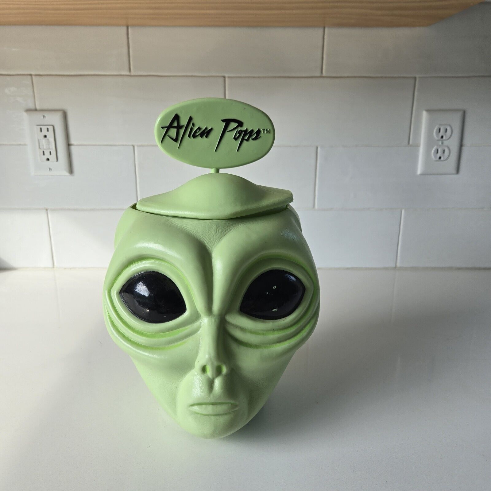 Vtg Alien Pop Display Green Head Black Eyes