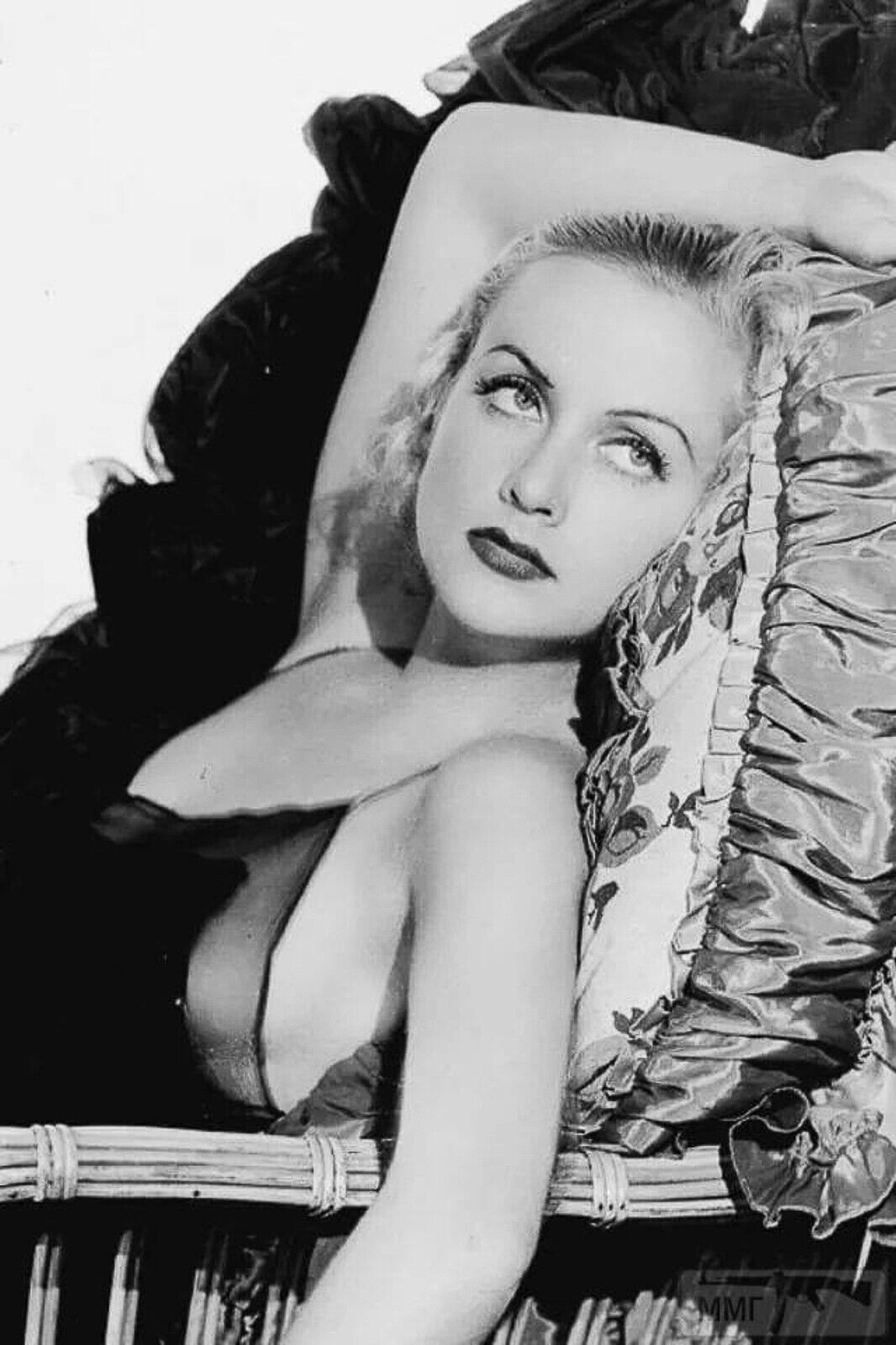 Classic Hollywood actress  Carole Lombard   8X10 PUBLICITY PHOTO