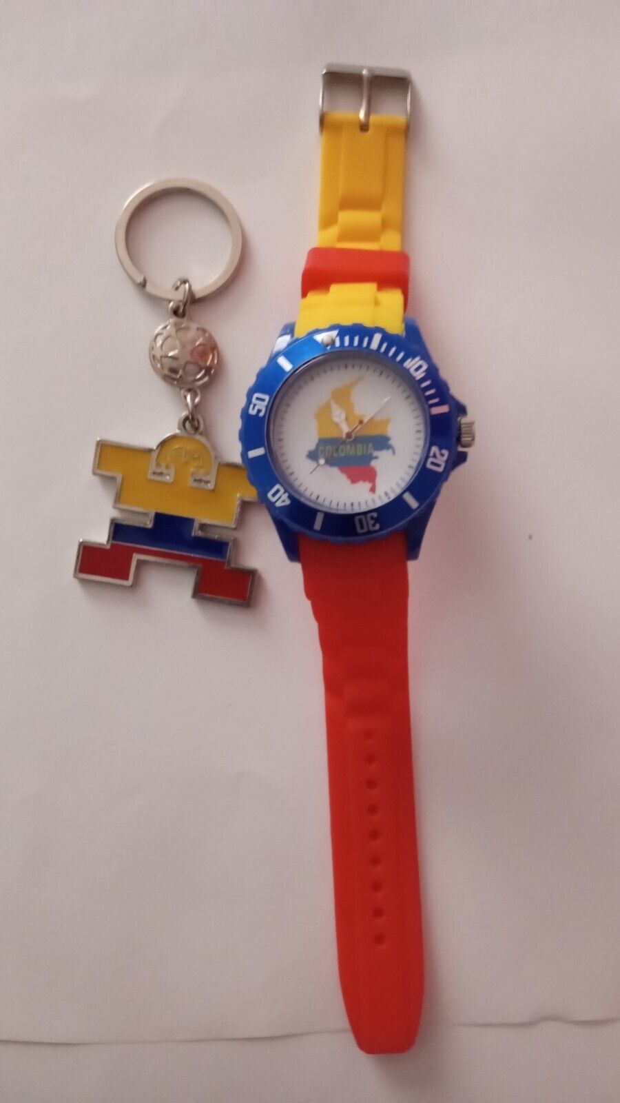 2 COLOMBIA GIFTS ( 1  COLOMBIA WATCH + 1  COLOMBIA KEYCHAIN) $28.50