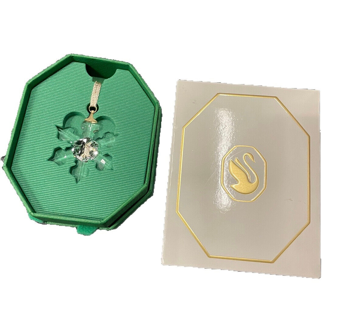 New Swarovski Crystal Snowflake Star Ornament w Original box Christmas  ornament