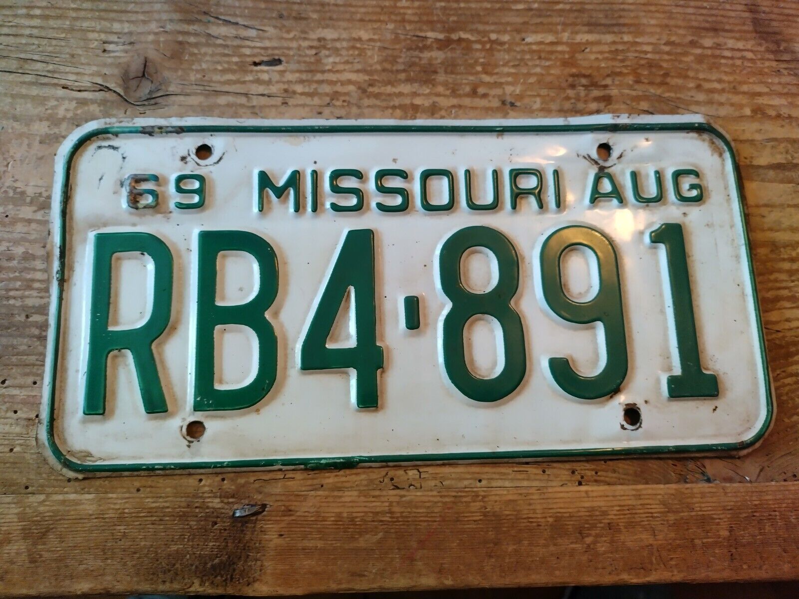 1969 Missouri Passenger Car License Plate #RB4-891