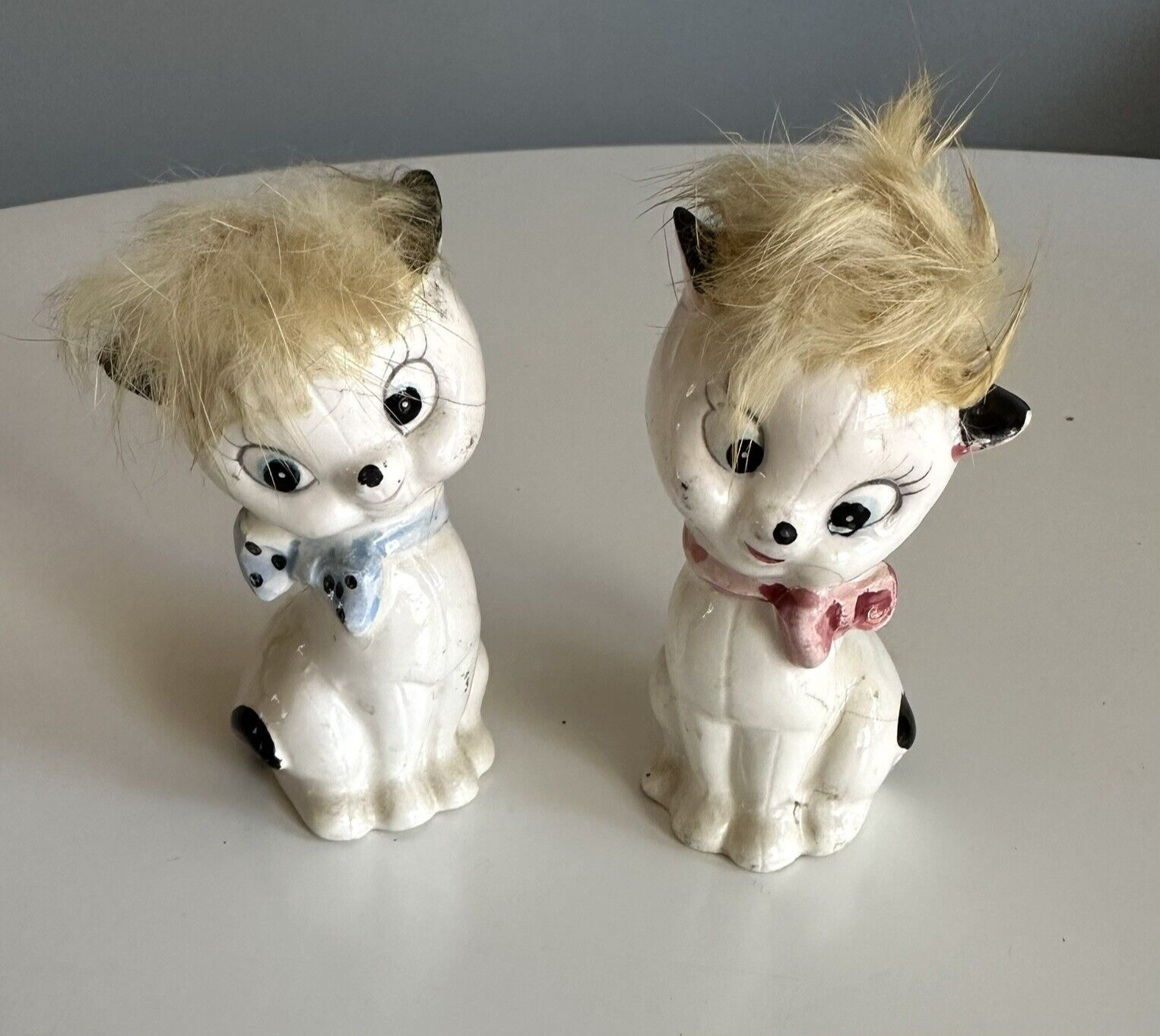 Vtg Kitsch Anthropomorphic White Fur Kitty Cat Salt Pepper Shakers Mid Century