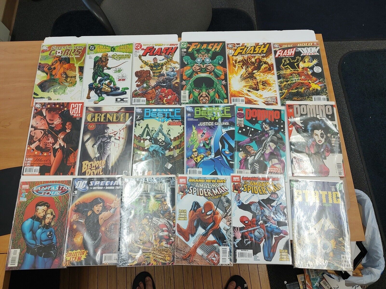 DC Comics Huge Lot of 32 Comics in Plastic