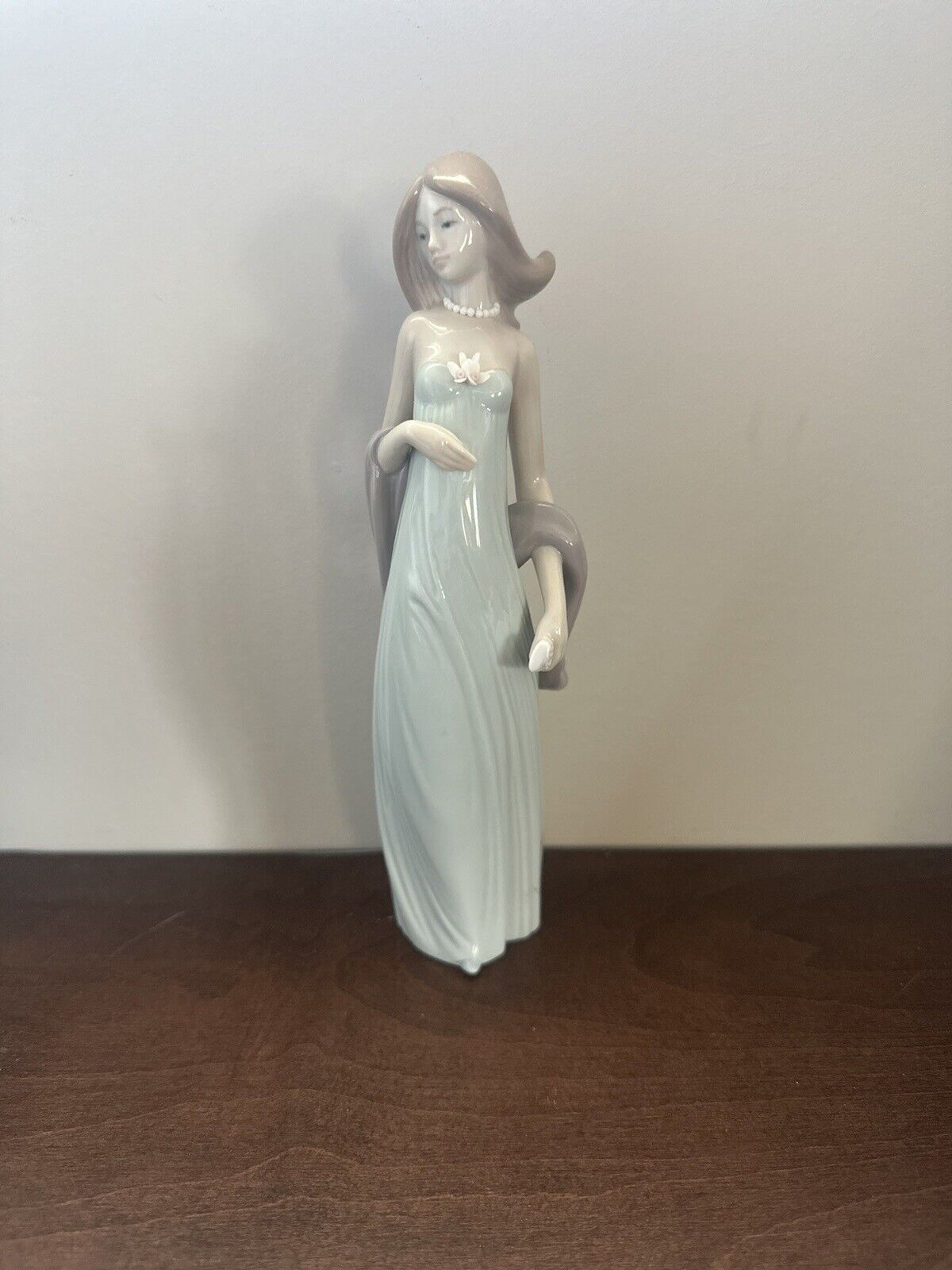 Lladro #7525 Ingenue figurine a Princess House Exclusive Special Edition - Mint