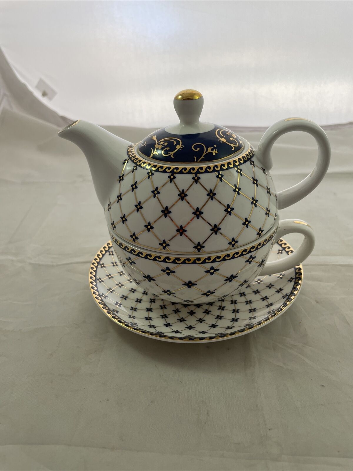 Grace Teaware Porcelain 4-Piece Tea For One Trellis Blue Gold