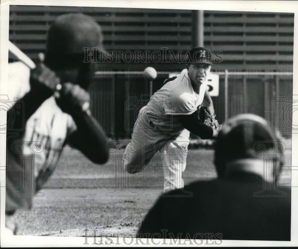 1960 Press Photo Minneapolis Millers\' Billy Muffett Pitches Fastball