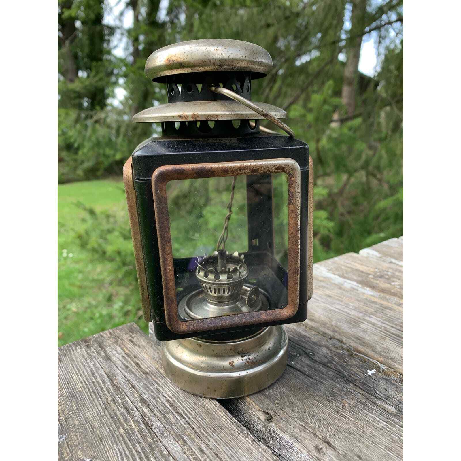 Vintage 1970’s Carriage Metal and Glass Kerosene Lamp/Lantern