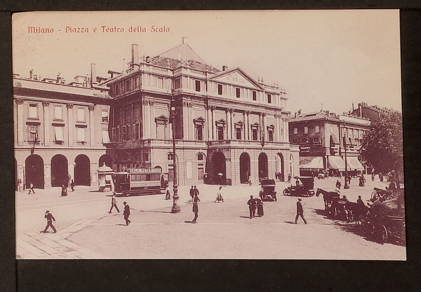 ITALY 690 MILANO -Piazza e Teatro della Scala