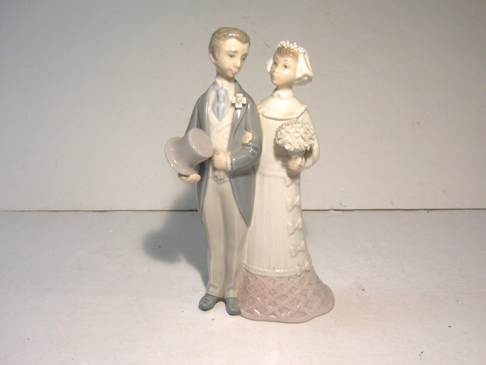 Lladro 4808 Bride and Groom Wedding Couple Figurine Retired 