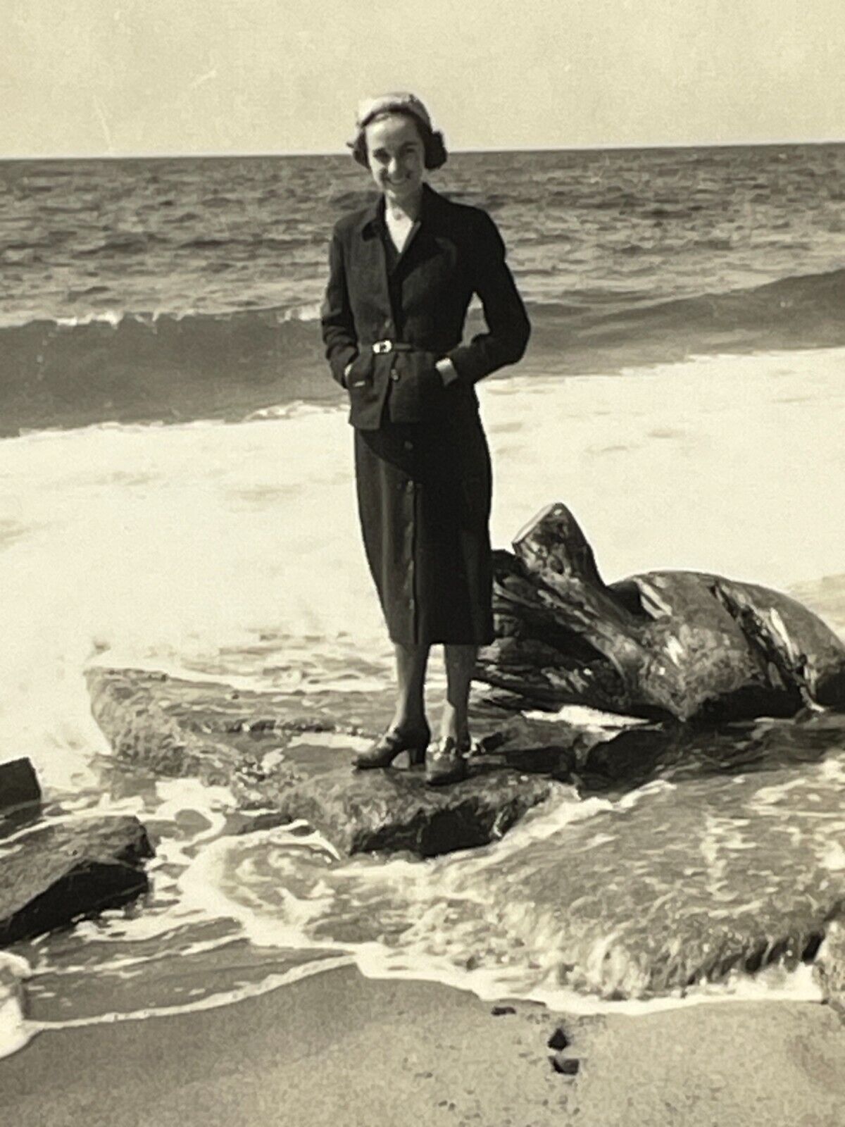 XG Photograph Pretty Woman Posing Rocks Beach Waves Lovely Lady 1930-40's Heels