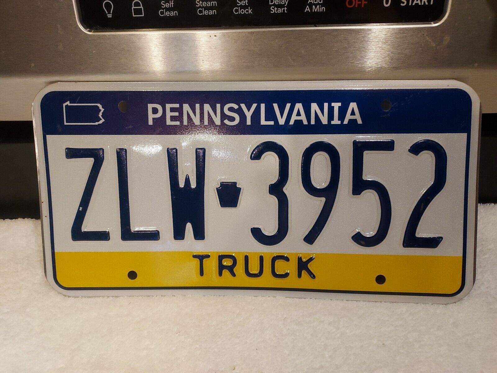 2018 Pennsylvania TRUCK License Plate ZLW-3952 Very Clean Lite Use