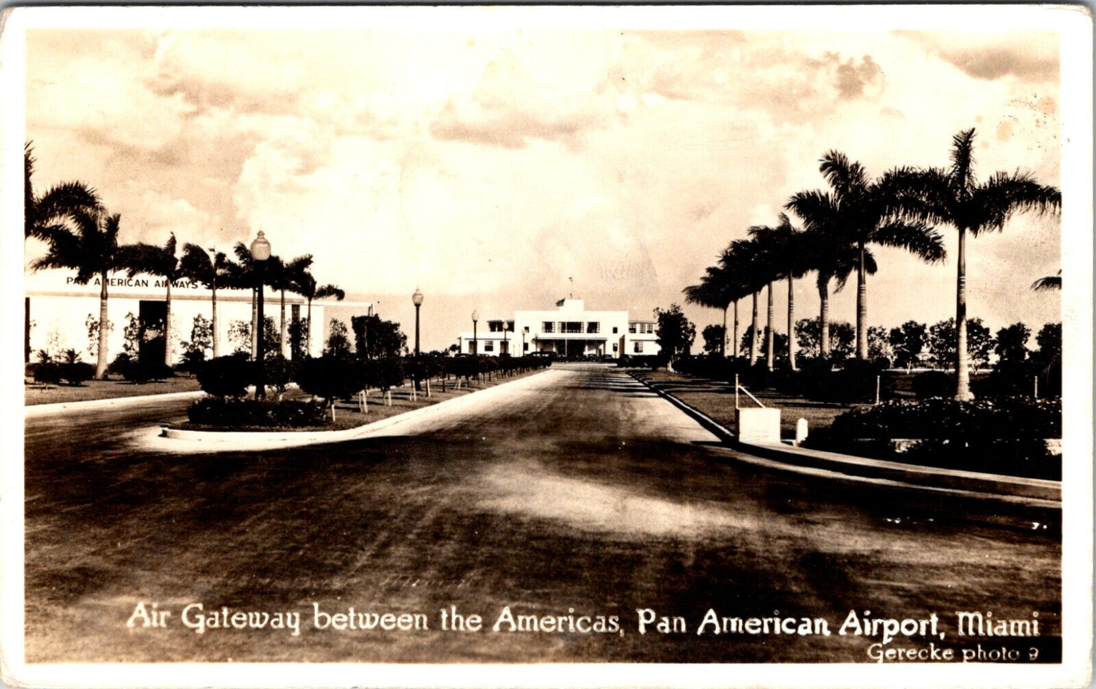 MIAMI, FLORIDA - PAN AMERICAN AIRPORT - OLD REAL PHOTO POSTCARD