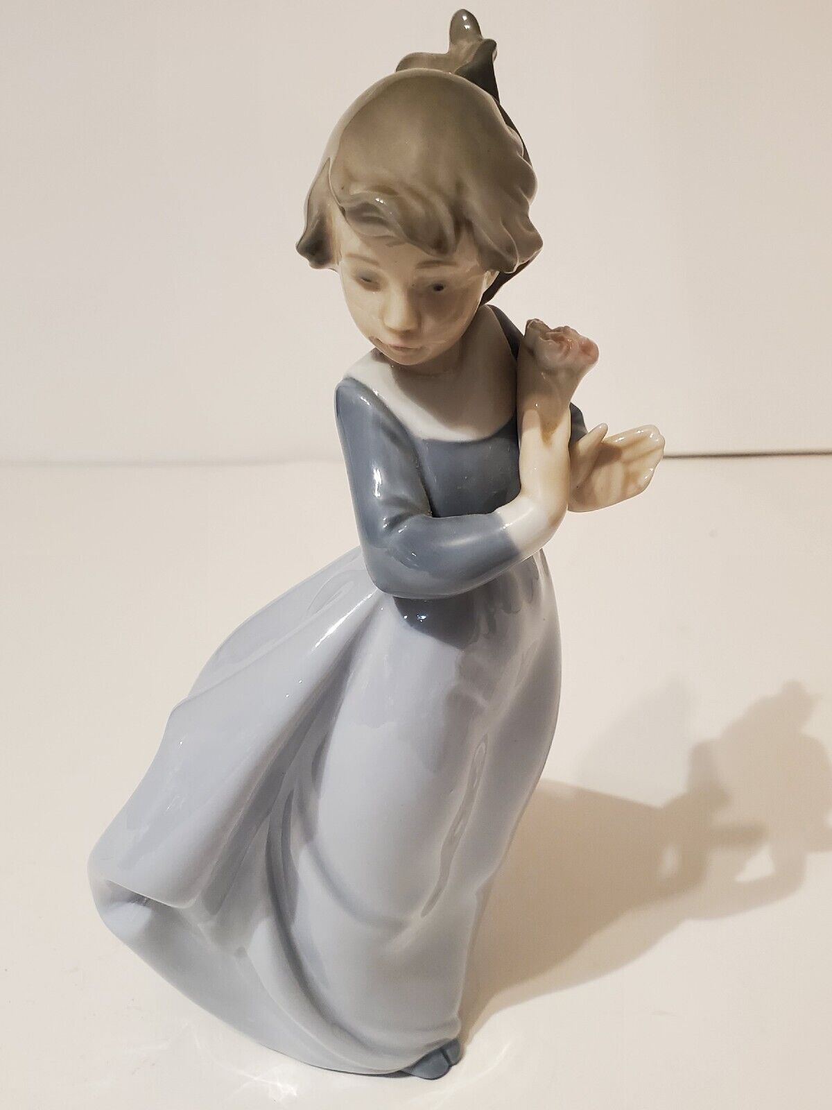Vintage 1988 NAO LLADRO Girl On Windy Day With Flower Bouquet READ Repairs 