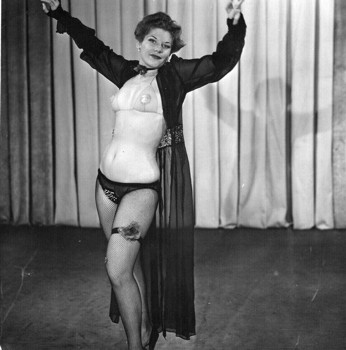 Vintage Photo 8.5x11   #24959 Lovely Burlesque Stripper