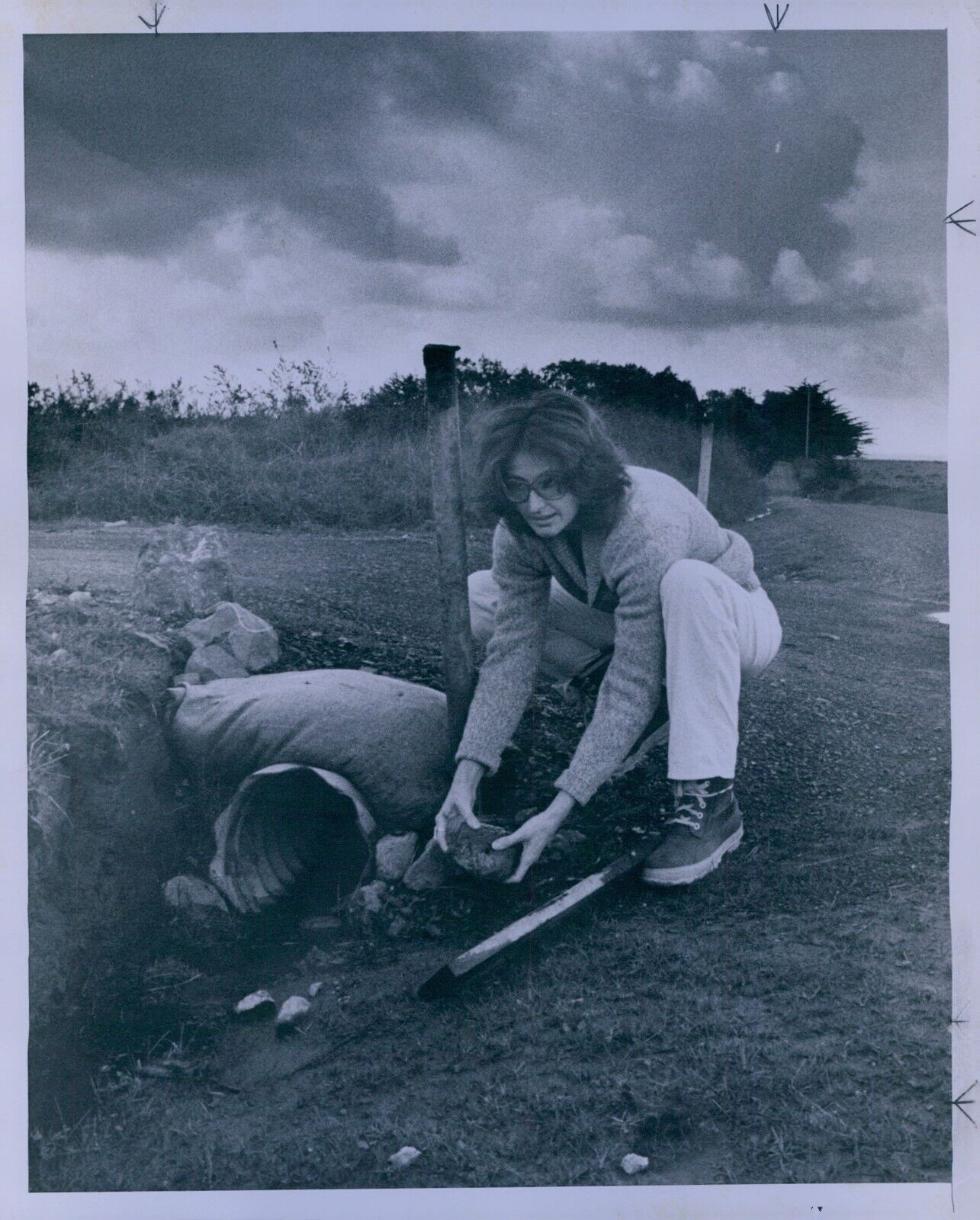 1983 Bolinas CA Loretta Galliani Cleans Out Culvert Press Photo