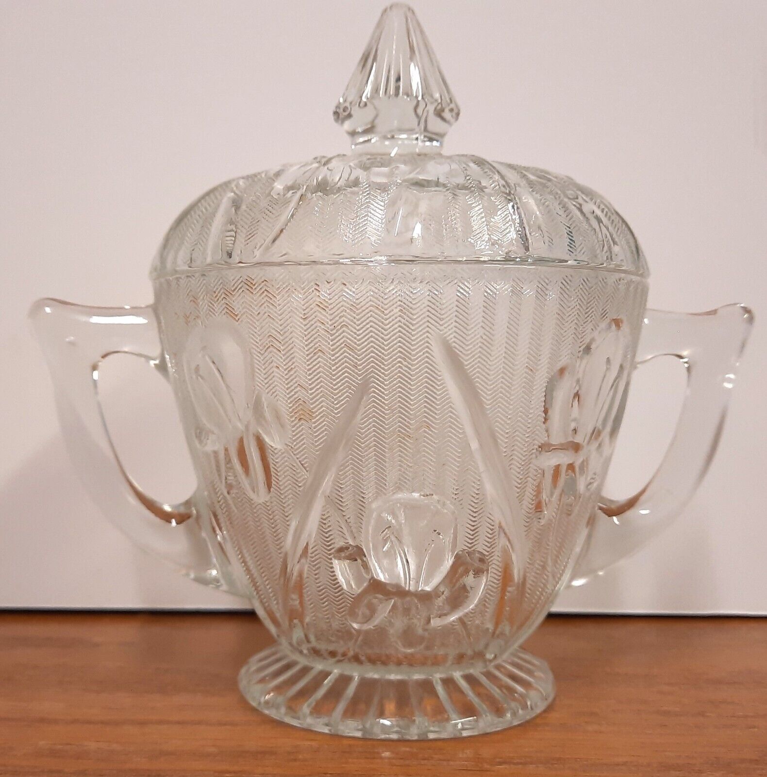 Jeanette Glass Iris Herringbone Pattern Vintage Sugar Bowl w/ Lid 5.5\