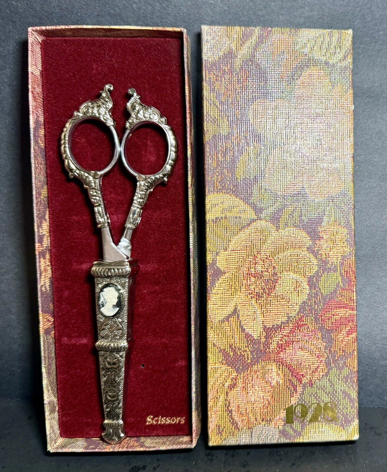 Vintage 1928 Brand Victorian Scissors In Box 1990’s Authentic Reproduction EUC