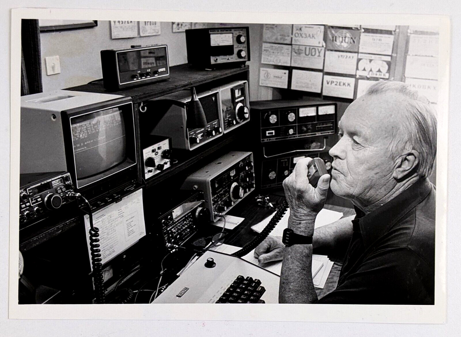 1981 Charlotte North Carolina Amateur HAM Radio Operator Talking Vintage Photo