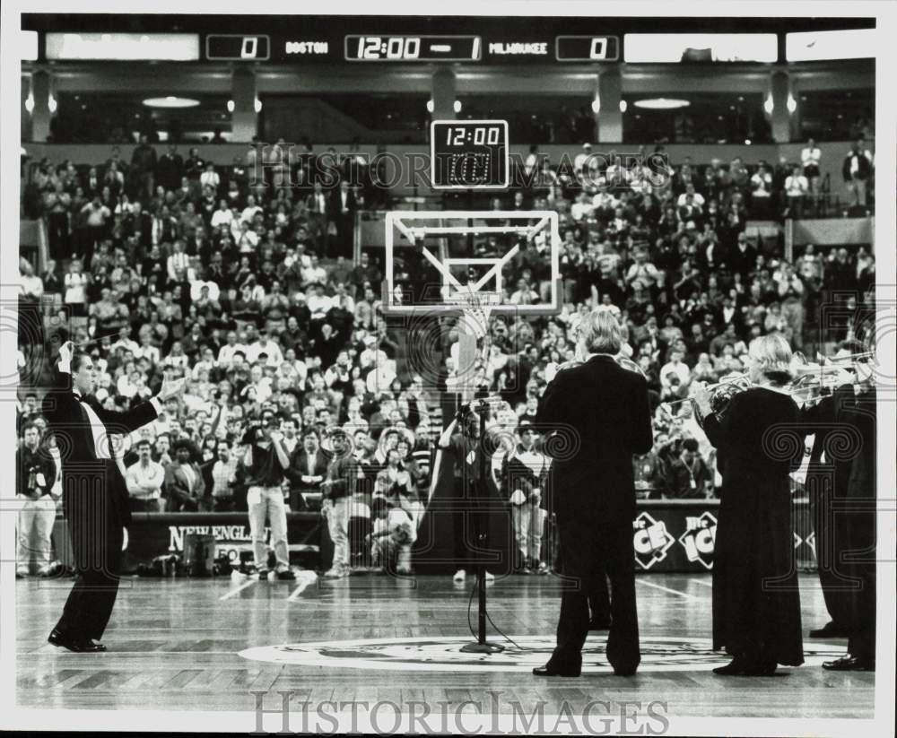 1995 Press Photo Band performs during basketball game at Fleet Center in Boston