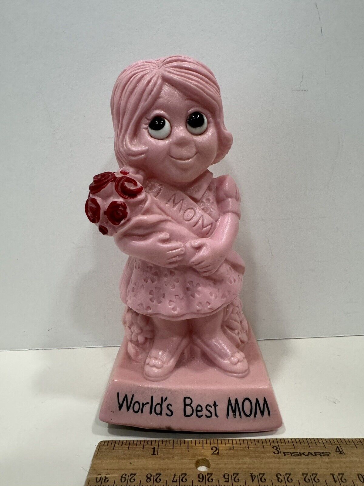 Vintage 1973 Worlds Best Mom Wallace Berries Co #9093 Pink Resin Mother Figurine