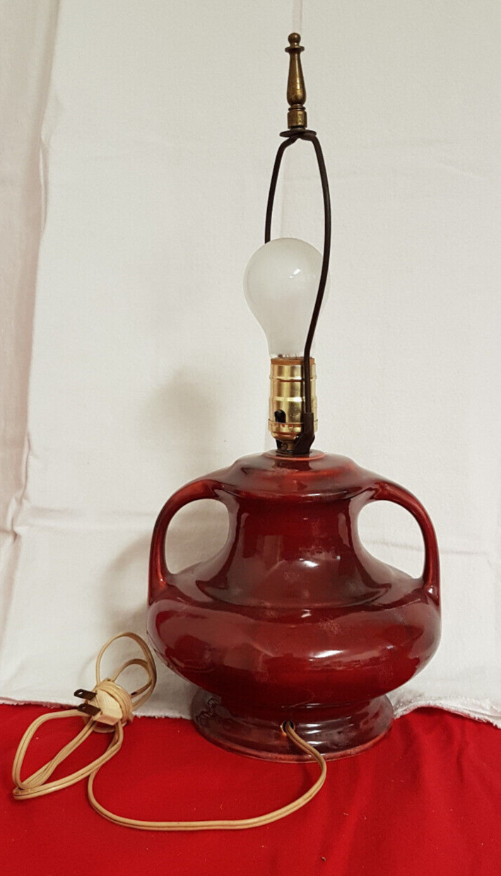 Medalta No 16. Table Lamp. Maroon Color. Original Brass Harp & Finial. 9\