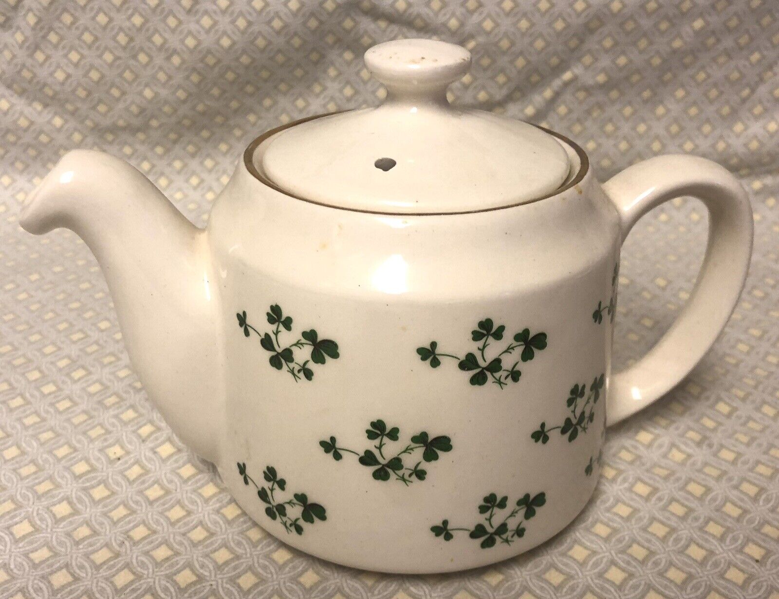 Vintage*Carrigaline*Shamrock tea pot*Ireland*5”high c/lid* Excellent Condition