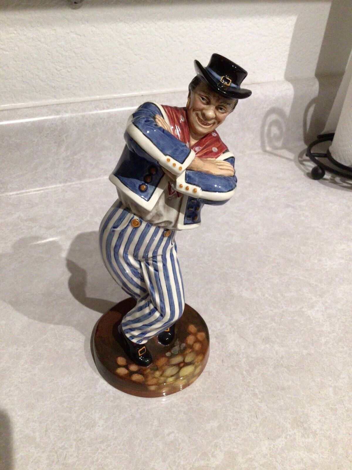 ROYAL DOULTON THE HORNPIPE HN2161 - MADE IN ENGLAND - RETIRED COPR 1954