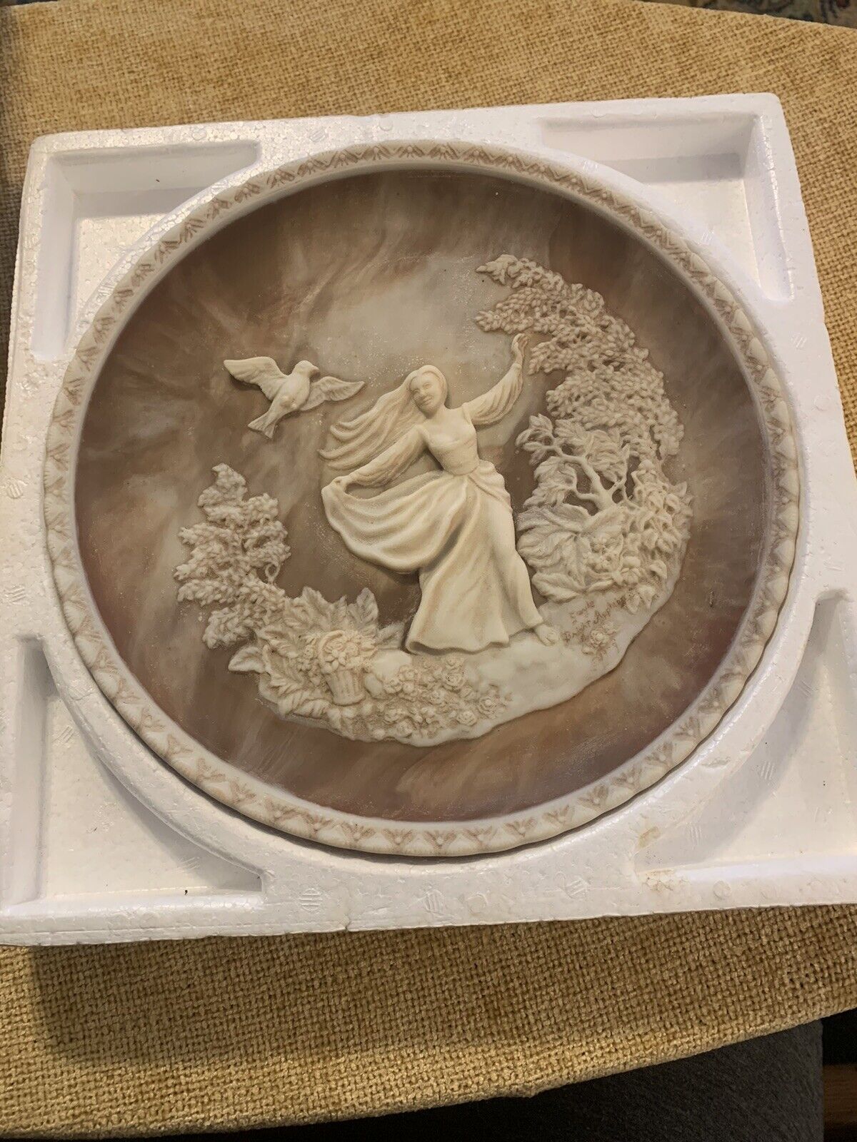 Incolay Stone Cameo Collector Plate To A Skylark Gayle Bright Appleby 1980