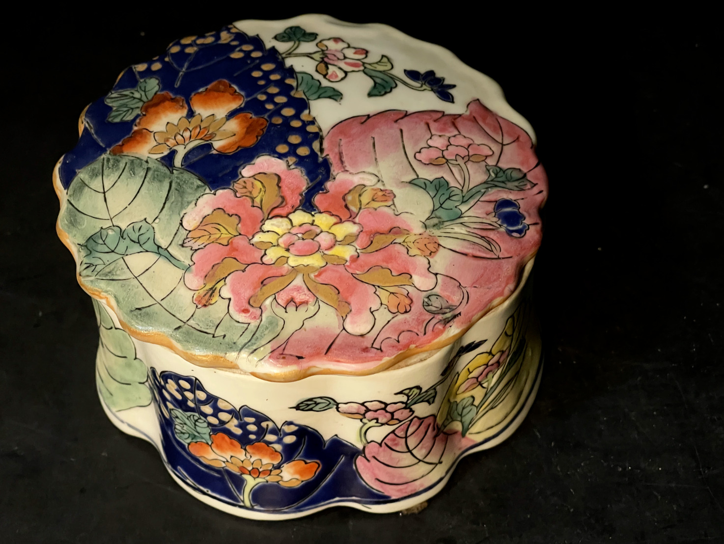 Vintage Chinese Porcelain Round Trinket Box Hand Painted In Macau