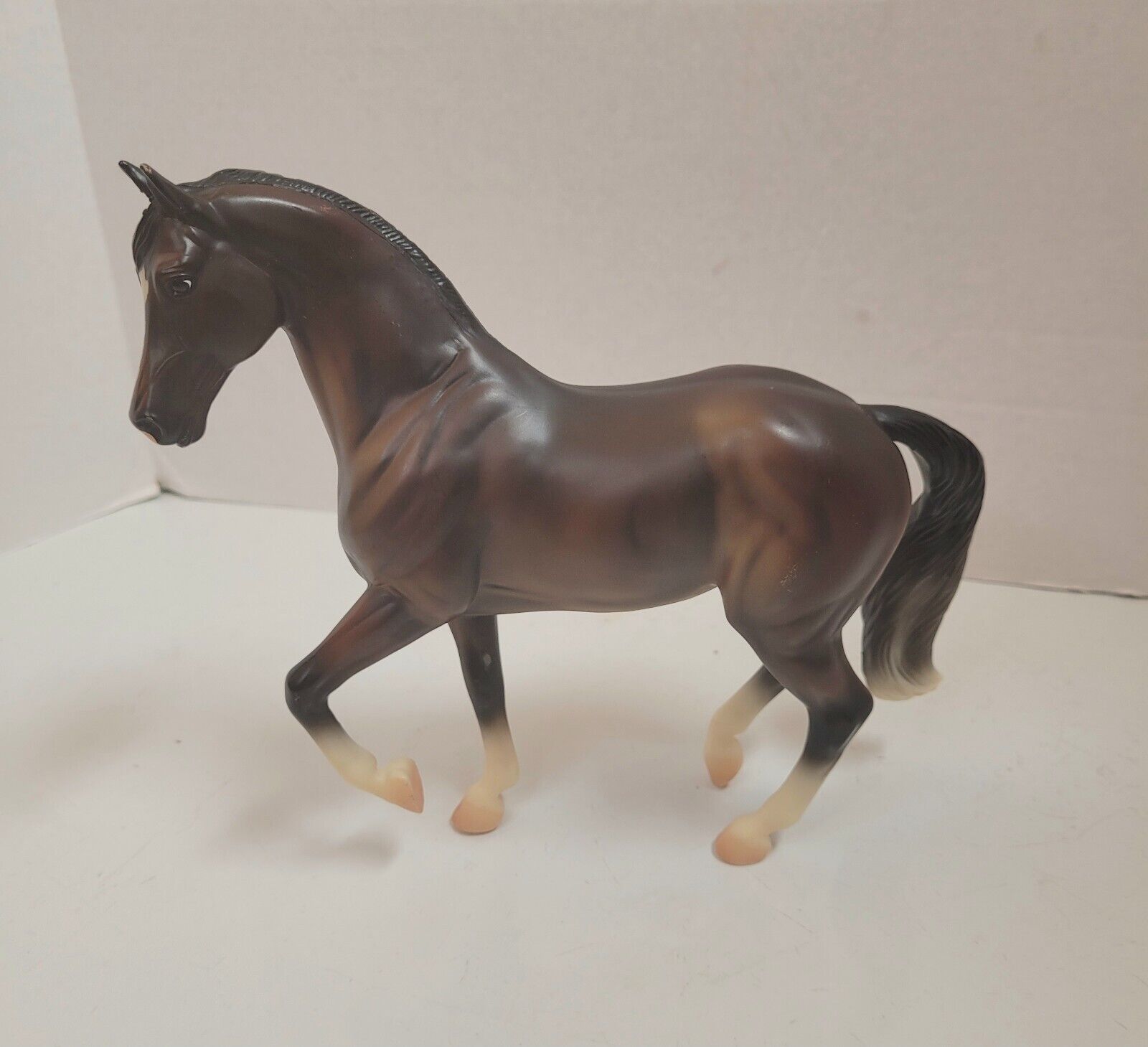 Breyer Classic Dark Bay Hanoverian Plastic model Horse 2009-11