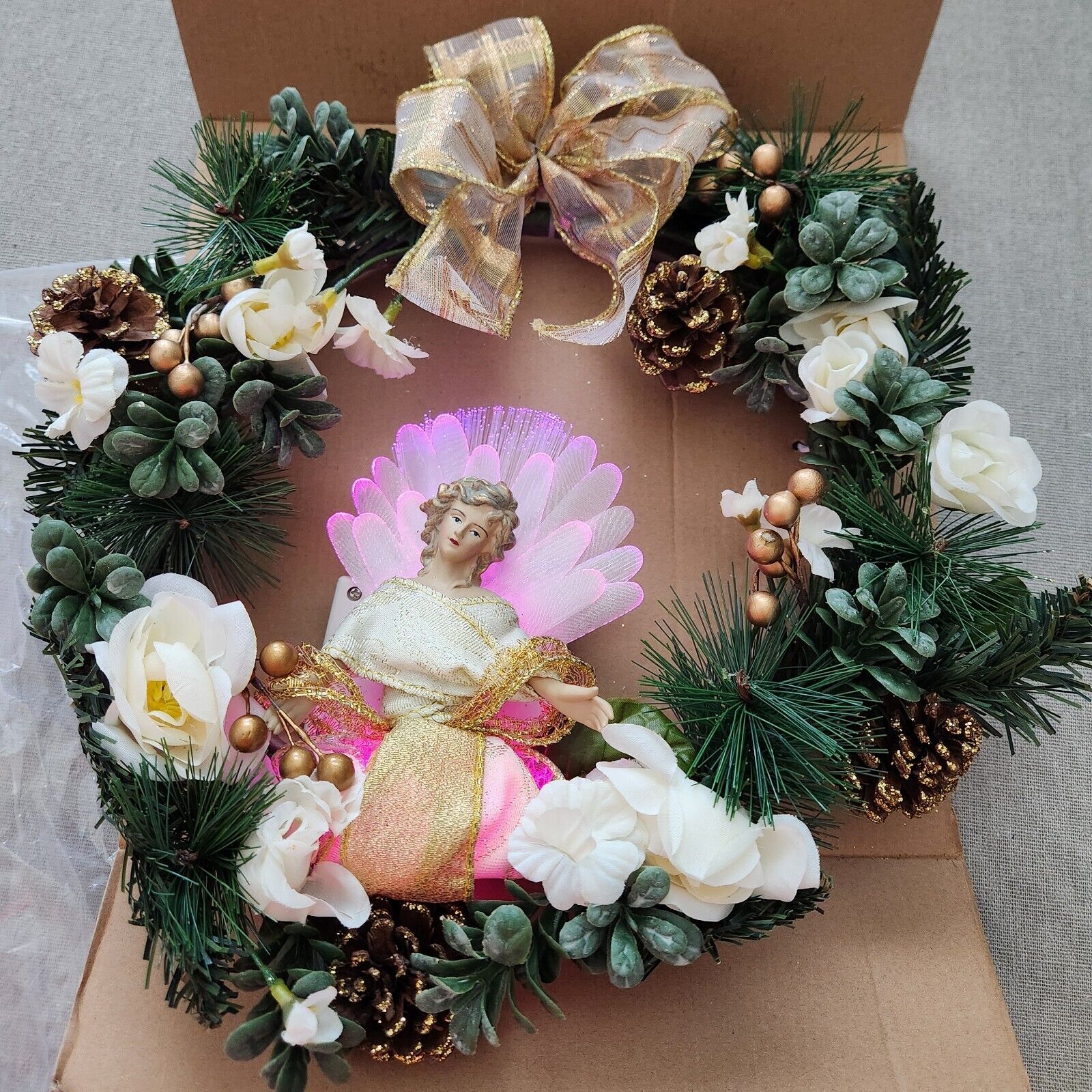 Vintage Avon Fiber Optic Angel Wreath   Color Changing Pinecone Gold Christmas