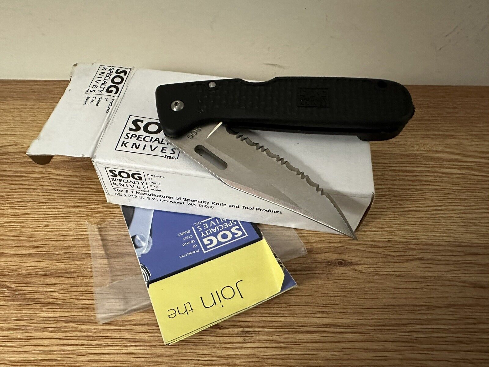 SOG Large Auto-clip Serrated ( NOS) Brand New Discontinued Knife 1996 