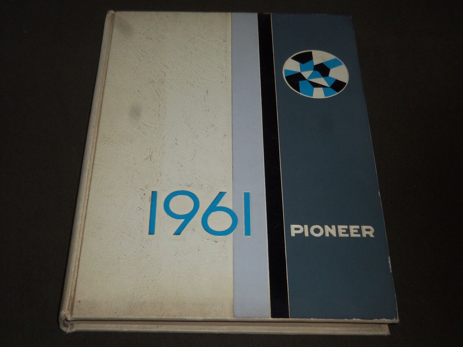 1961 PIONEER PATERSON STATE COLLEGE YEARBOOK - NEW JERSEY - PHOTOS - YB 1071