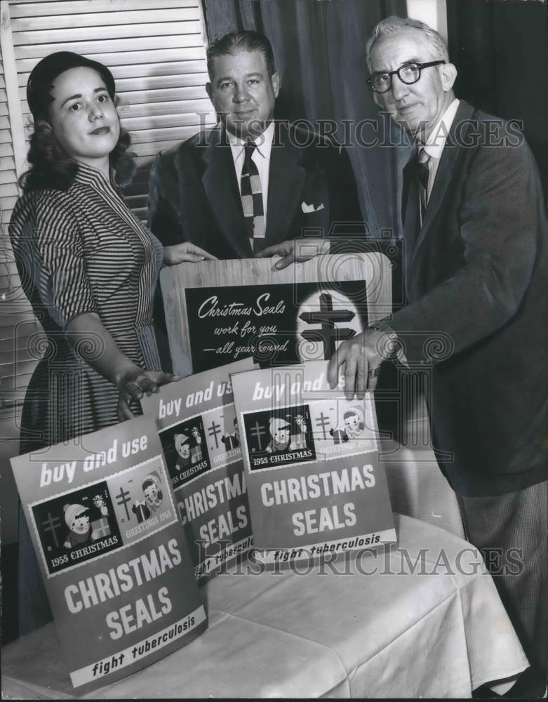 1955 Press Photo W Cooper Green, Alabama Executive, sale to fight Tuberculosis