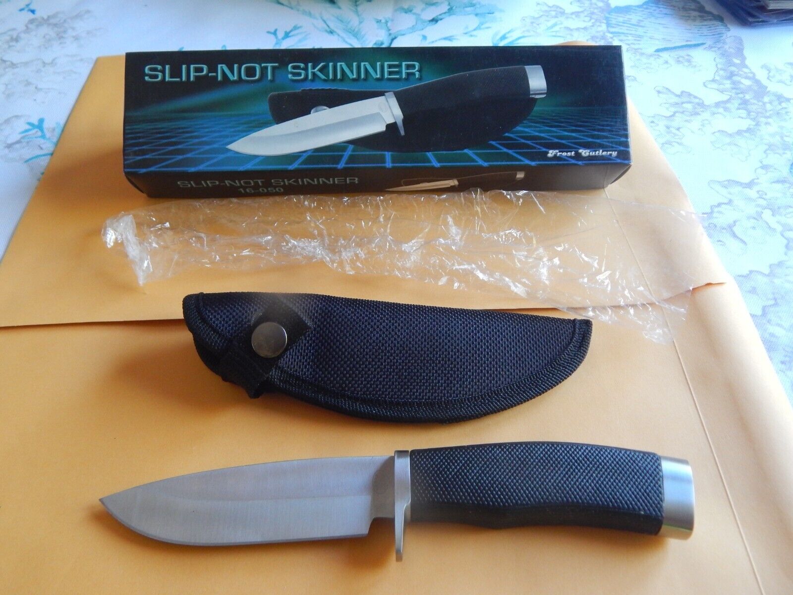 Beautiful Frost Cutlery Slip-Not Skinner Fixed Blade Knife With Sheath & Box New