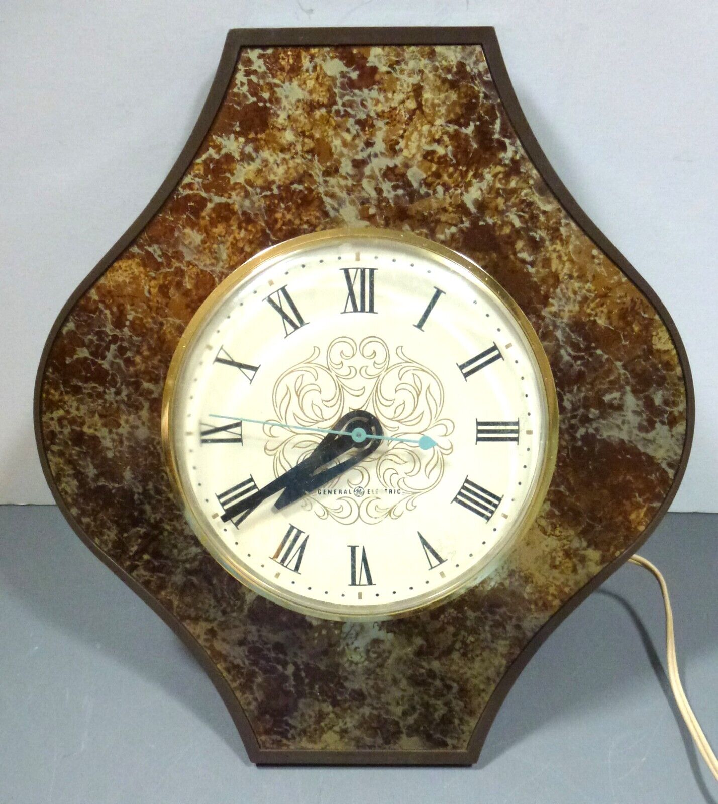 Fantastic Vintage MCM Mid Century Modern General Electric Wall Clock 2160, Runs