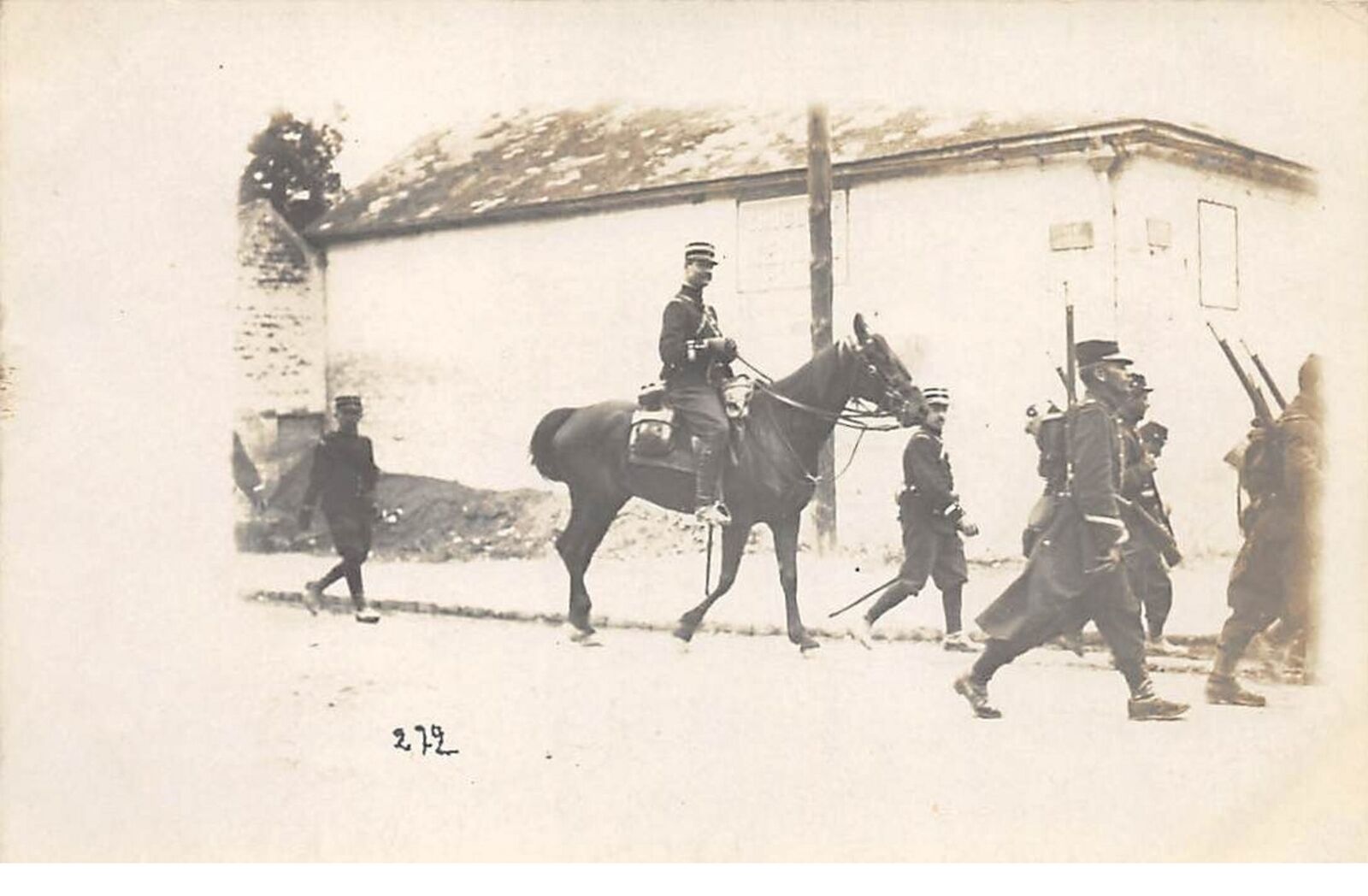 Military - No. 73468 - Soldiers walking in a street, and a soldier plus s