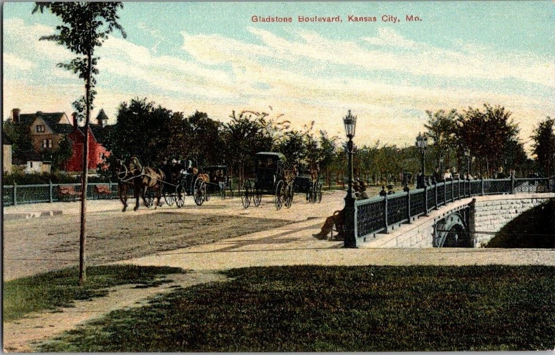1910. KANSAS CITY, MO. GLADSTONE BLVD.  POSTCARD DB41