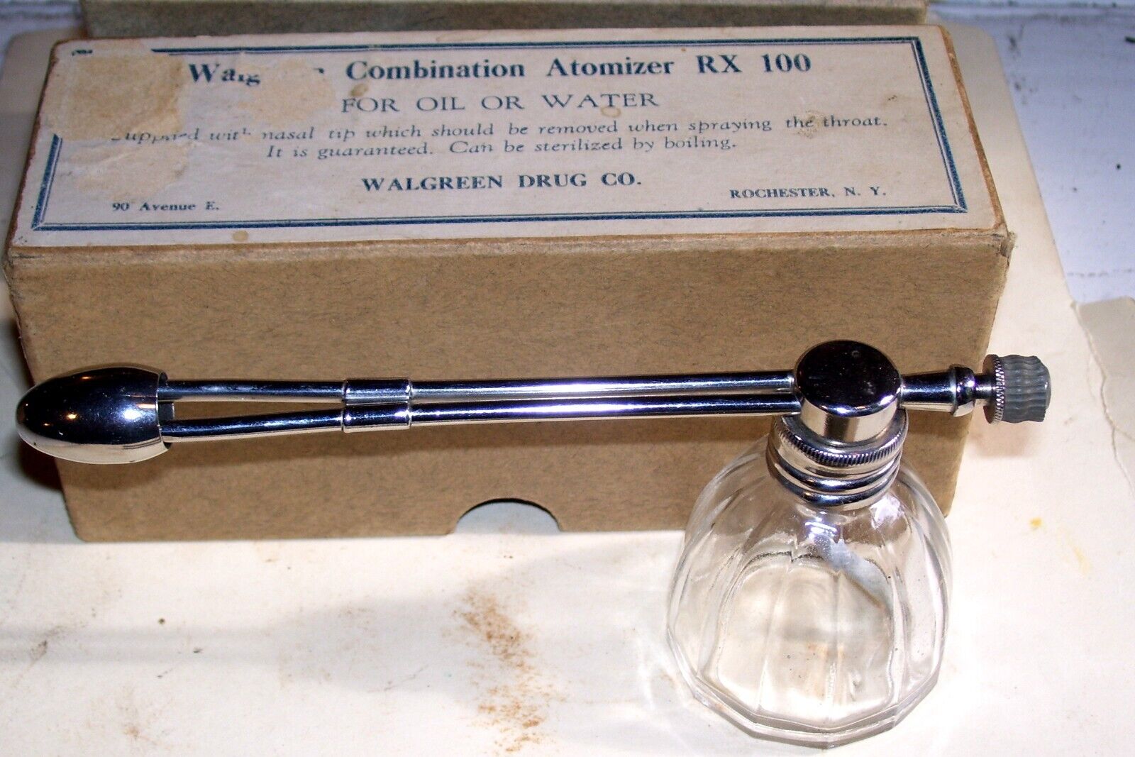 Vintage atomizer for nose or throat.