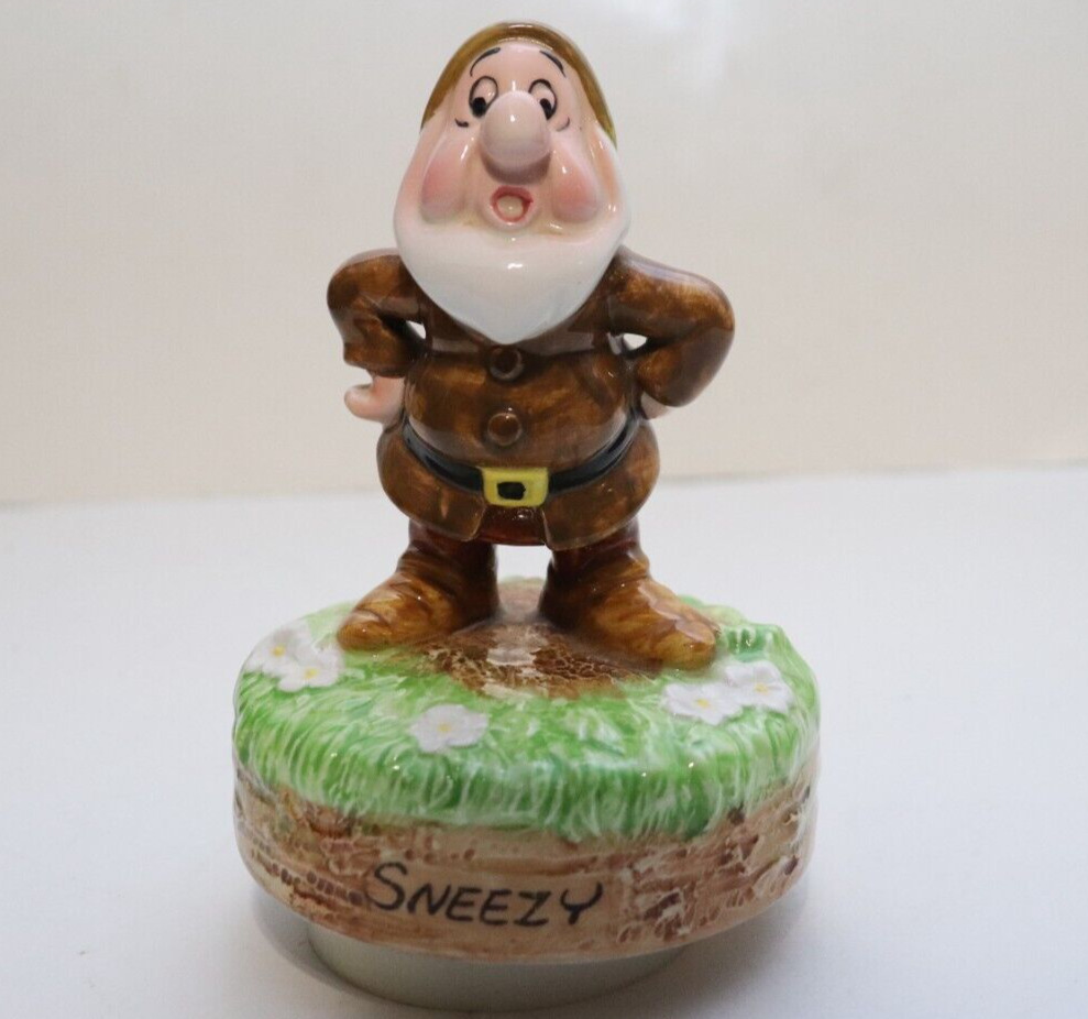 Disney Snow White & The Seven Dwarfs Schmid Sneezy Music Box Figurine Japan