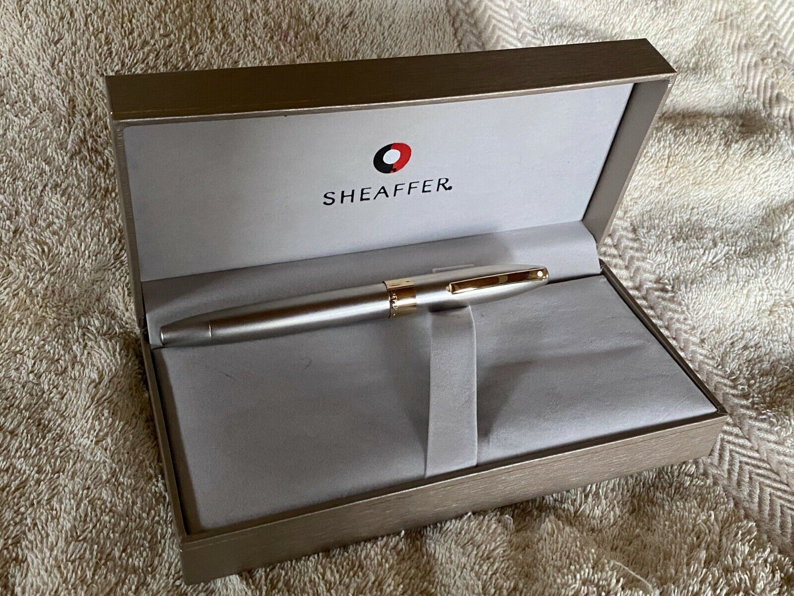 Sheaffer Legacy 2 #864-0 Platinum & Gold Fountain Pen 18K Solid Gold Medium Nib
