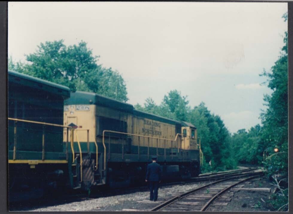 Reading & Northern RR EMD U23B diesel locomotive #2398 color photo 1995