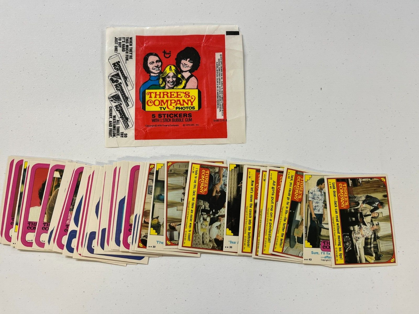 1978 TOPPS THREE'S COMPANY STICKER SET 44 FROM VENDING W/WRAPPER SUZANNE SOMERS