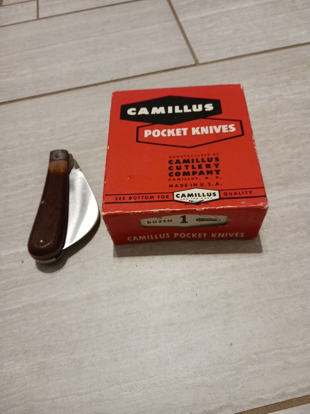 Vintage Camillus New York USA No. 1 Hawkbill Pocket Knife & Original Retail Box