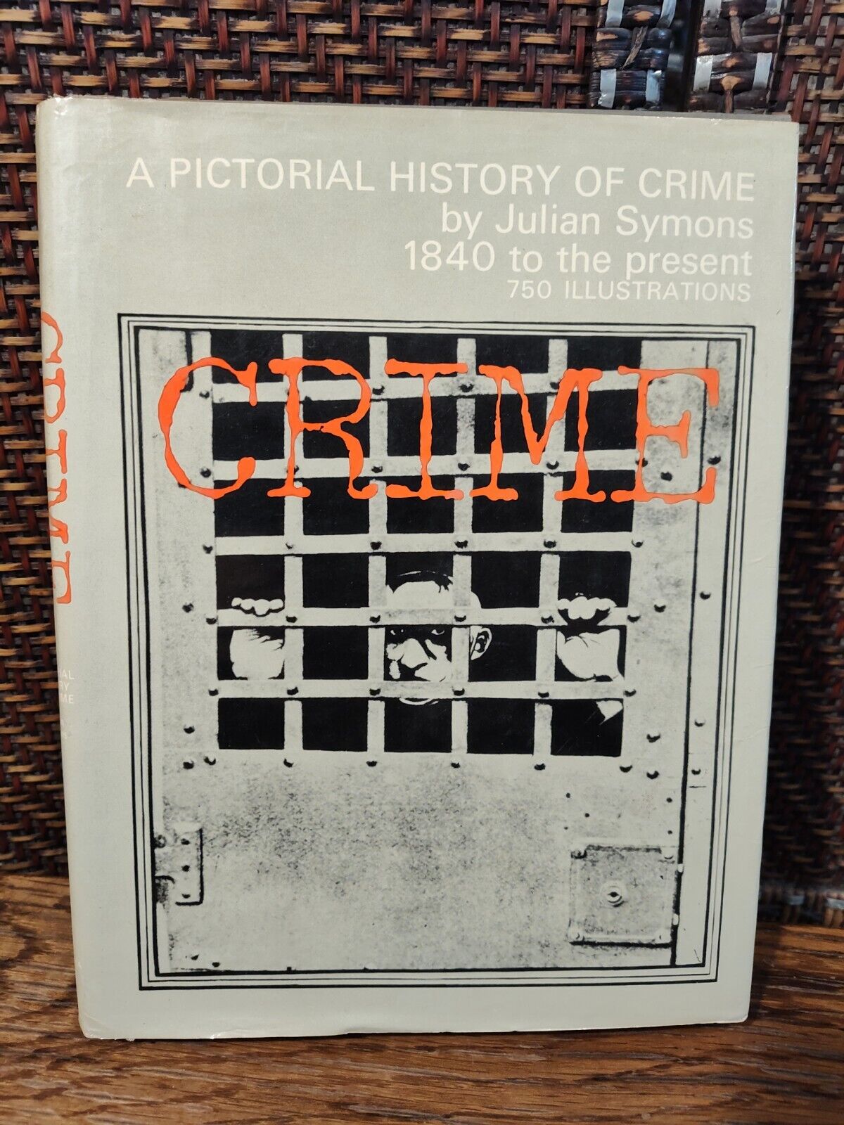 CRIME: A PICTORIAL HISTORY OF CRIME 1840-PRESENT (1966) Julian Symons HC w/DJ