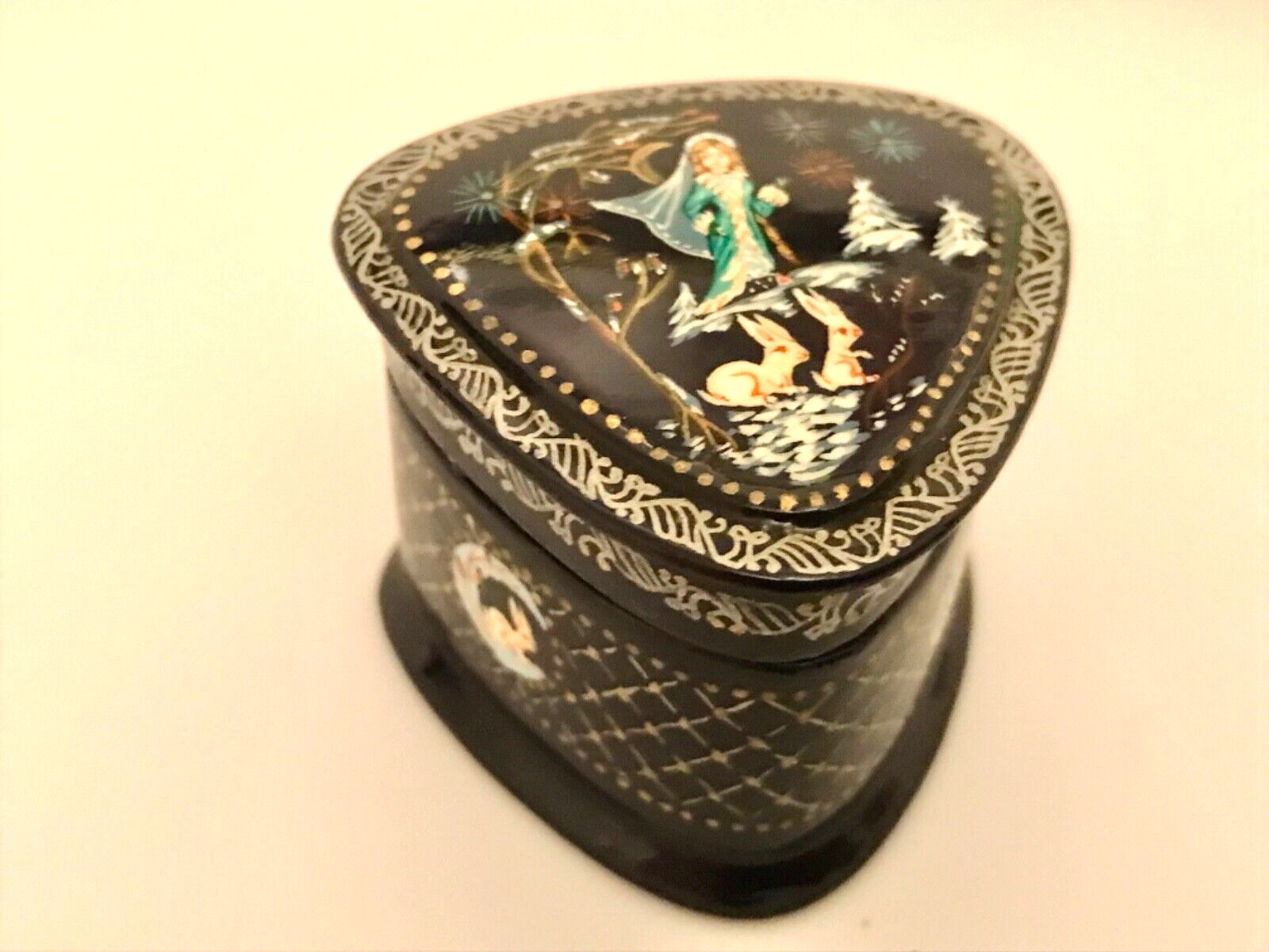 🔥LOOK🔥 NEW GENUINE KHOLUI SNOW MAIDEN RUSSIAN LACQUER BOX HAND PAINTED SIGNED