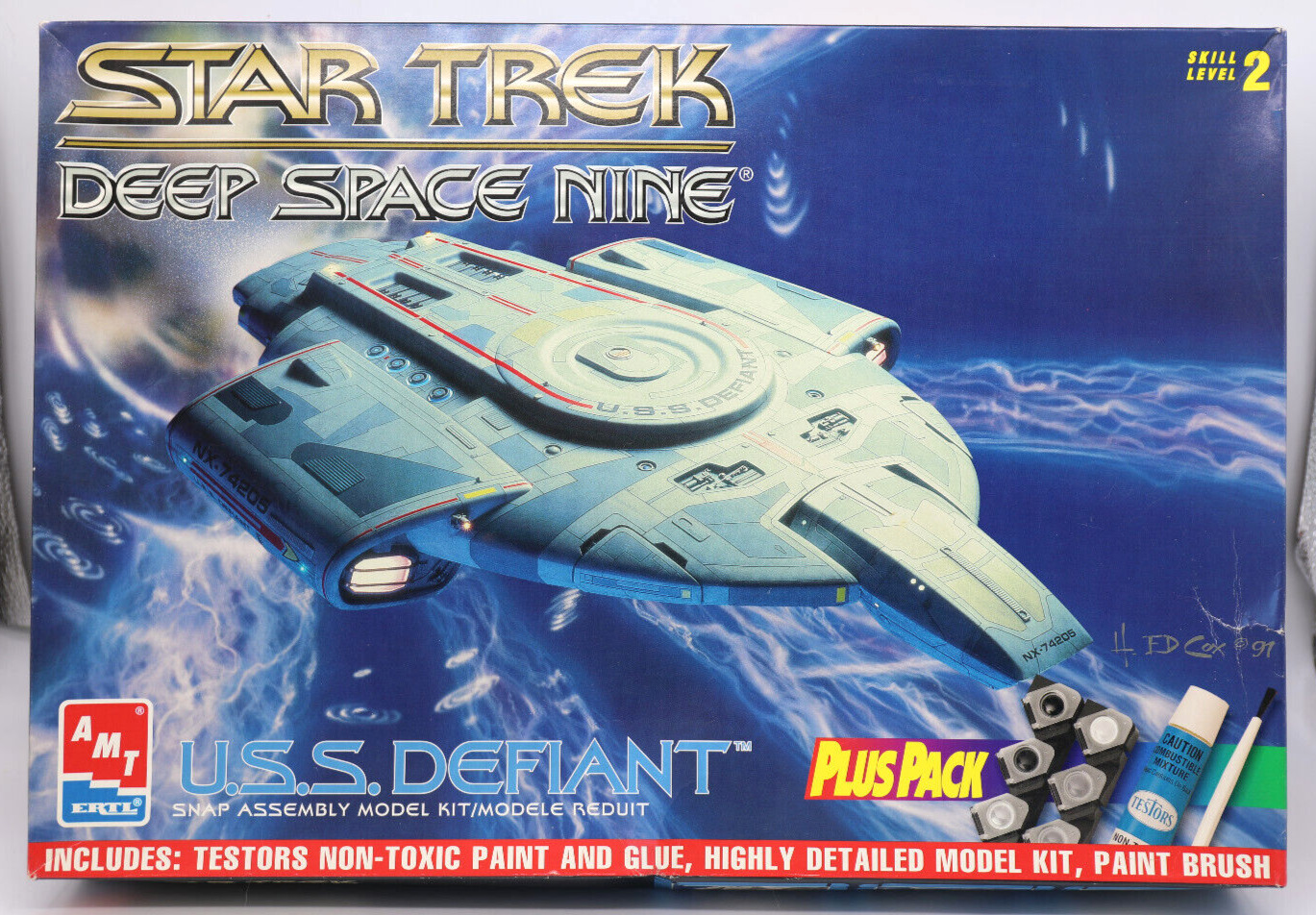 New STAR TREK DEEP SPACE NINE U.S.S.  DEFIANT model kit (amt ertl) plus pack