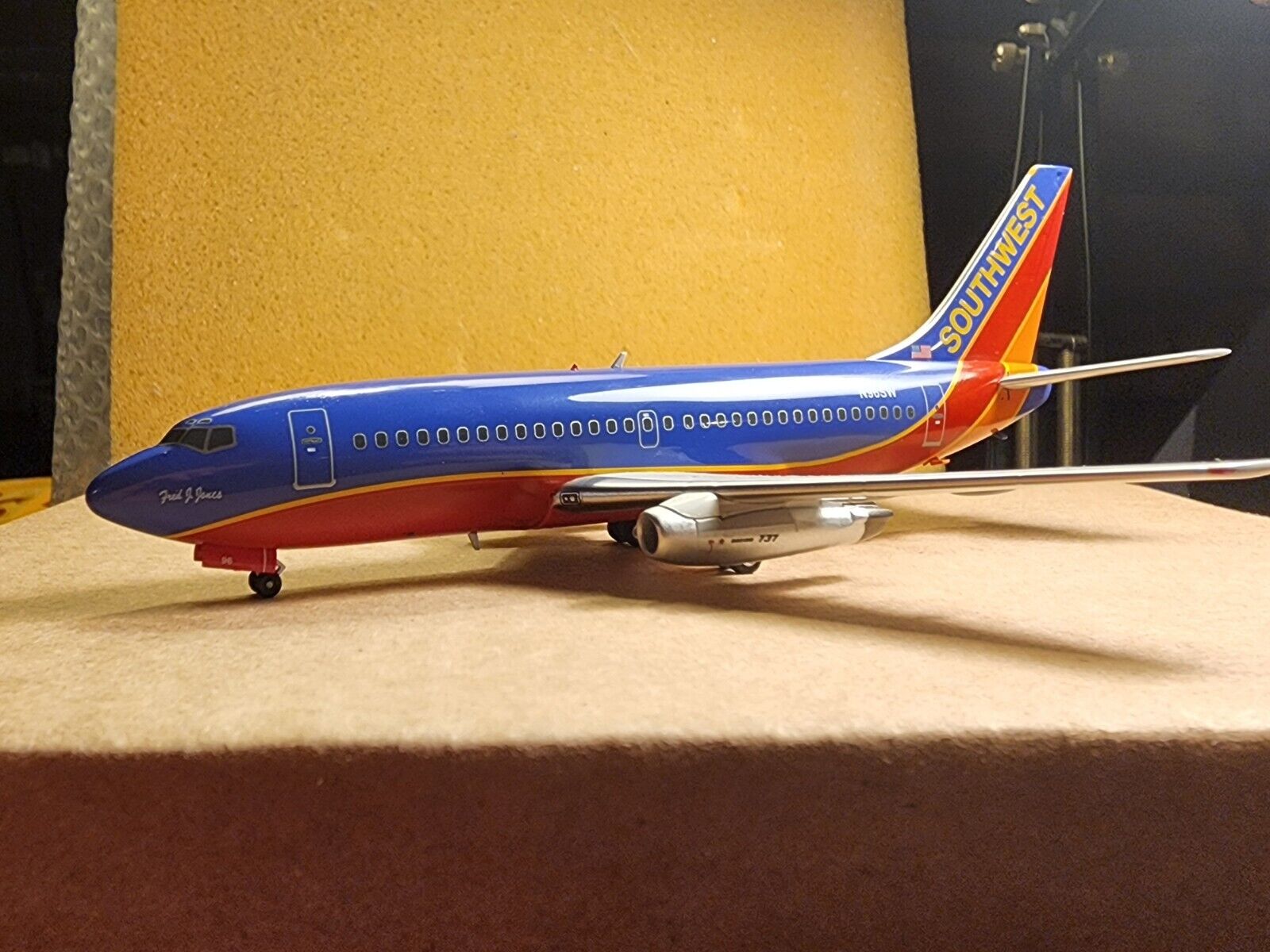 INFLIGHT 1/200 SUPER RARE SOUTH WEST AIRLINES BOEING 737-200 N96SW NO BOX
