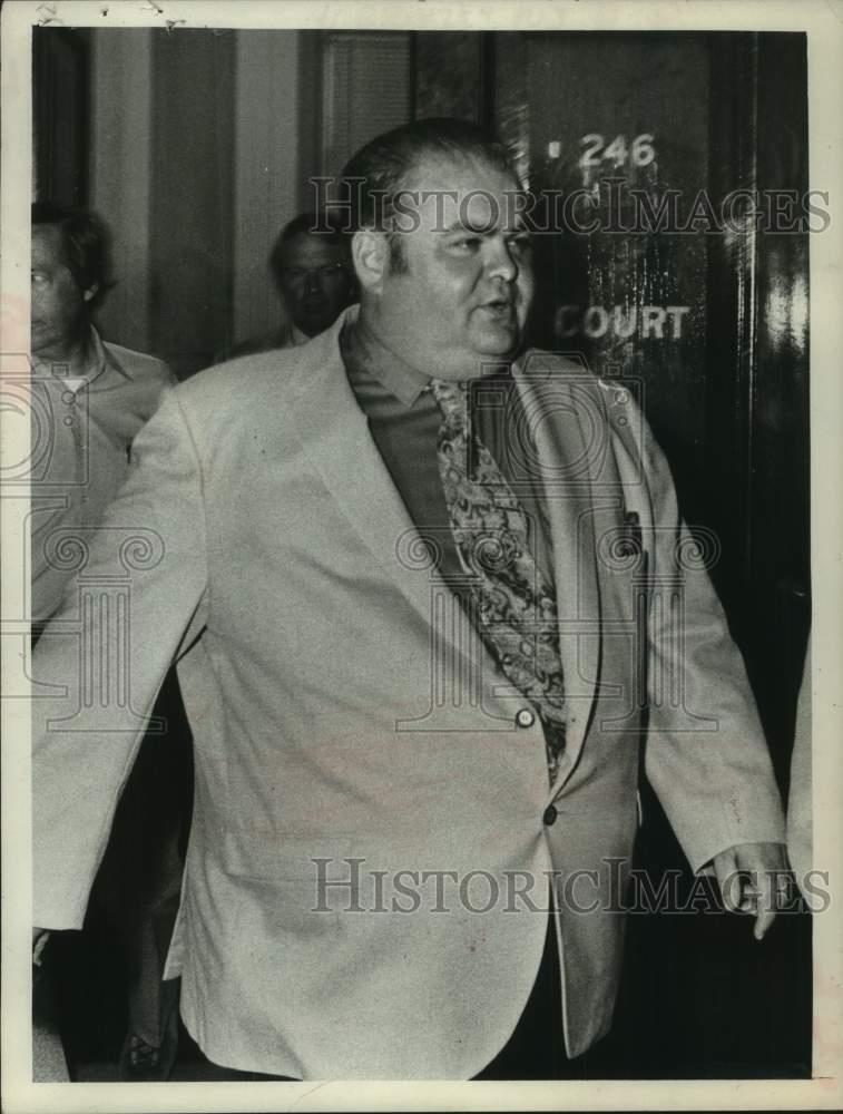 1973 Press Photo James A Ryan II leaves courtroom in New York - tua23255