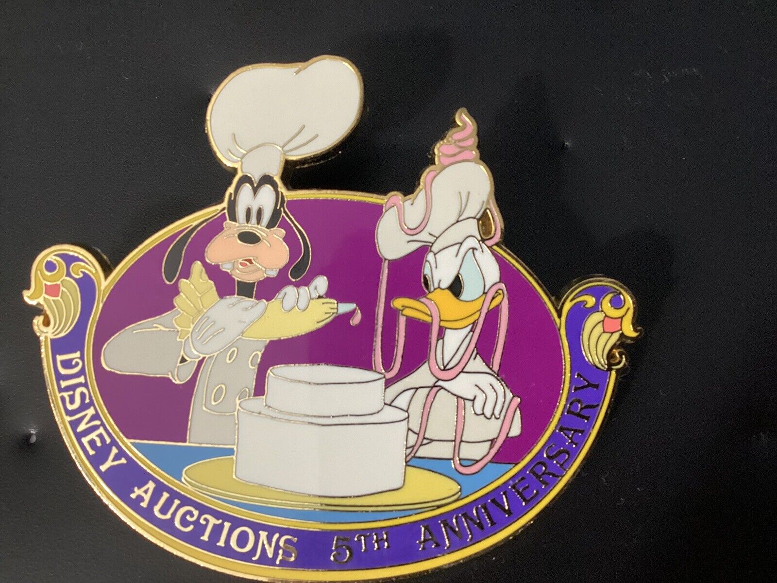 Disney Auctions 5th Anniversary Jumbo Pin Of Donald & Goofy LE 100